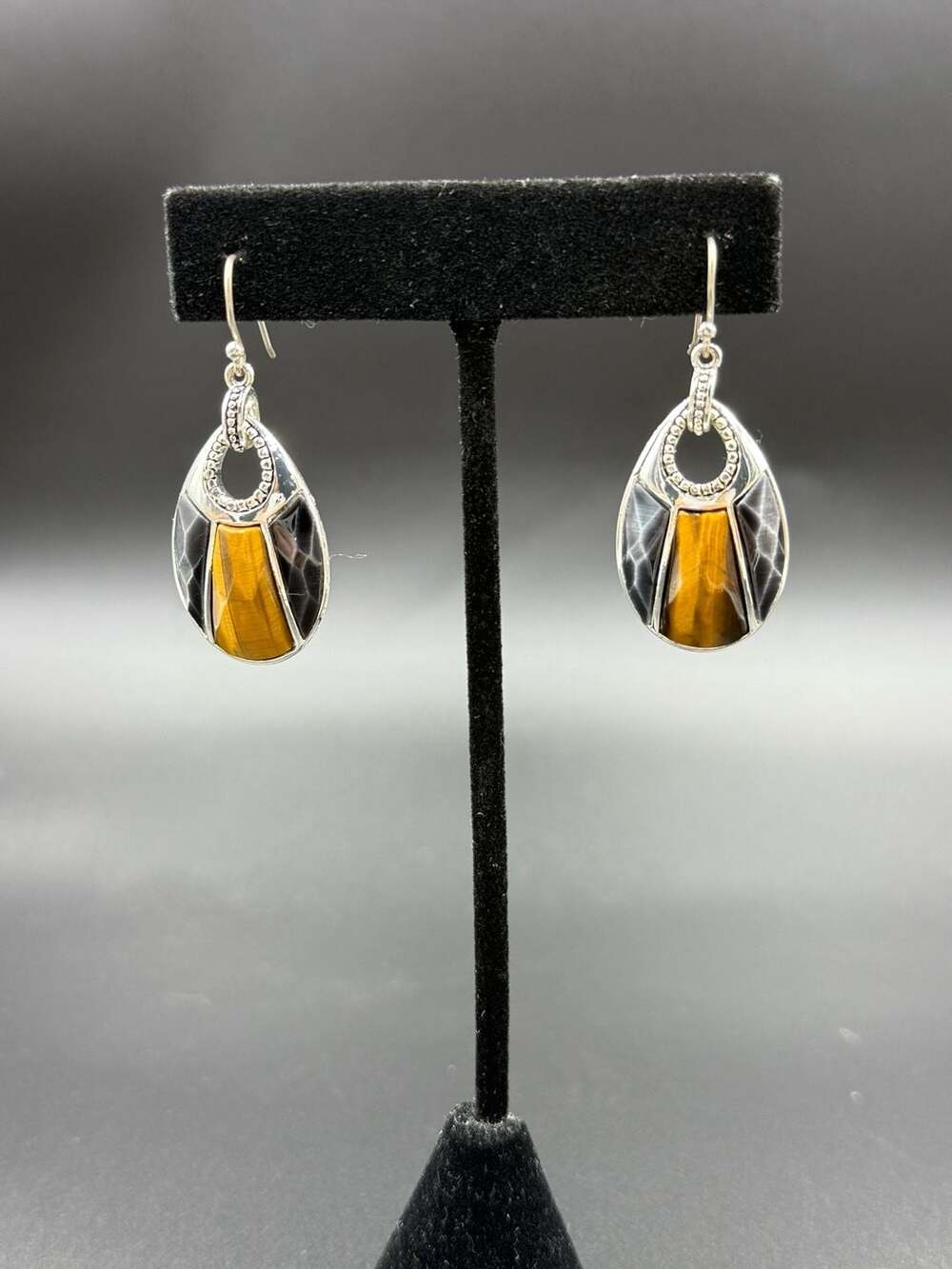 Vintage Monet Inlaid Tiger's Eye & Black Onyx Dangle Drop Earrings Signed